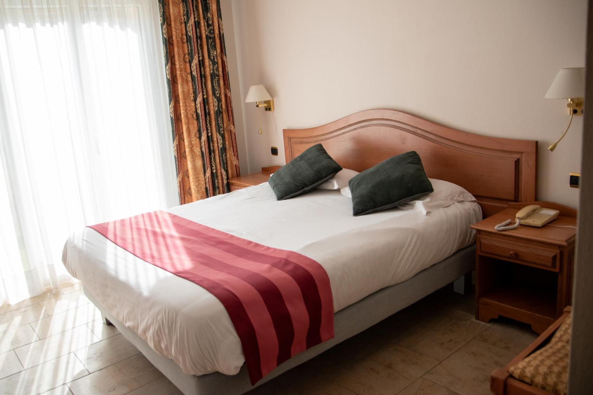 Logis Le Saint Nicolas Bar-sur-Aube Esterno foto