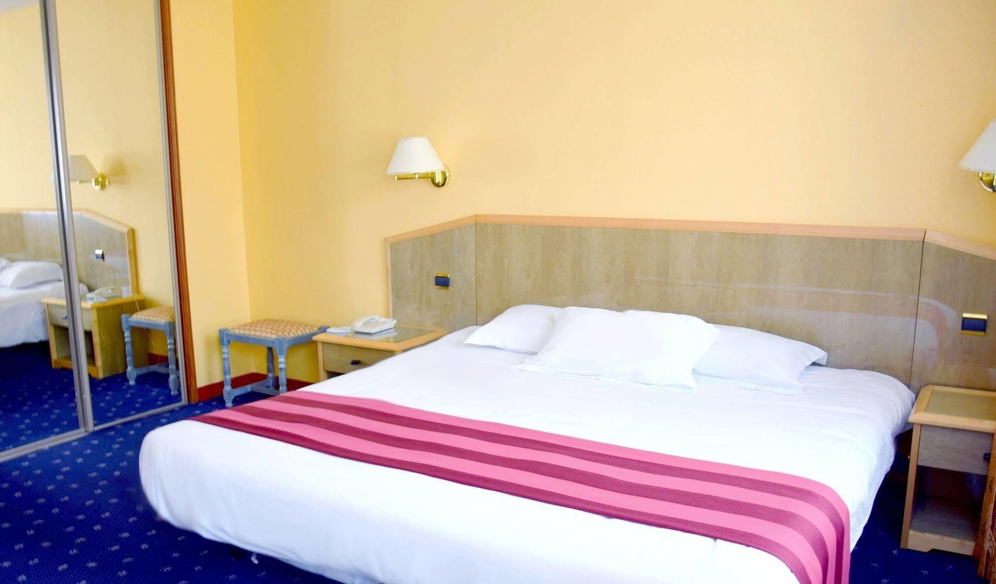 Logis Le Saint Nicolas Bar-sur-Aube Esterno foto